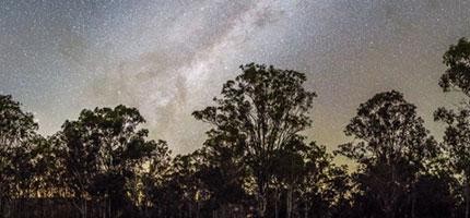 兩個背包客在澳洲拍攝的美麗星空