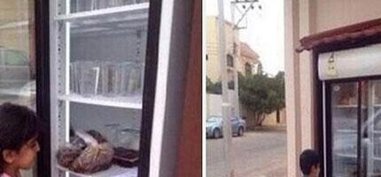 沙烏地阿拉伯男子門外的冰箱