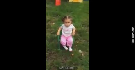 2歲小女生的冰桶挑戰